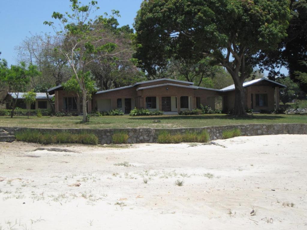 White Sands Retreat, Chintheche