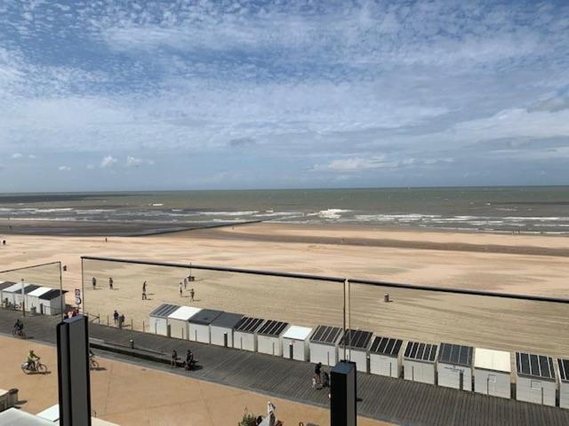 Super Modern Studio with Sea View T66, Ostende