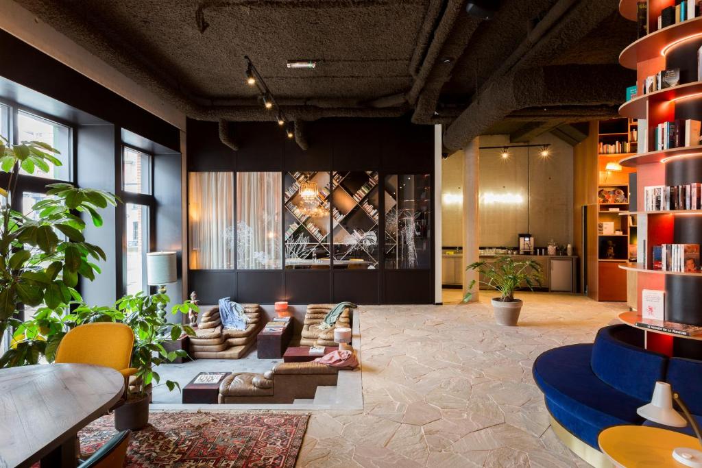 YUST Antwerp, Antverpy