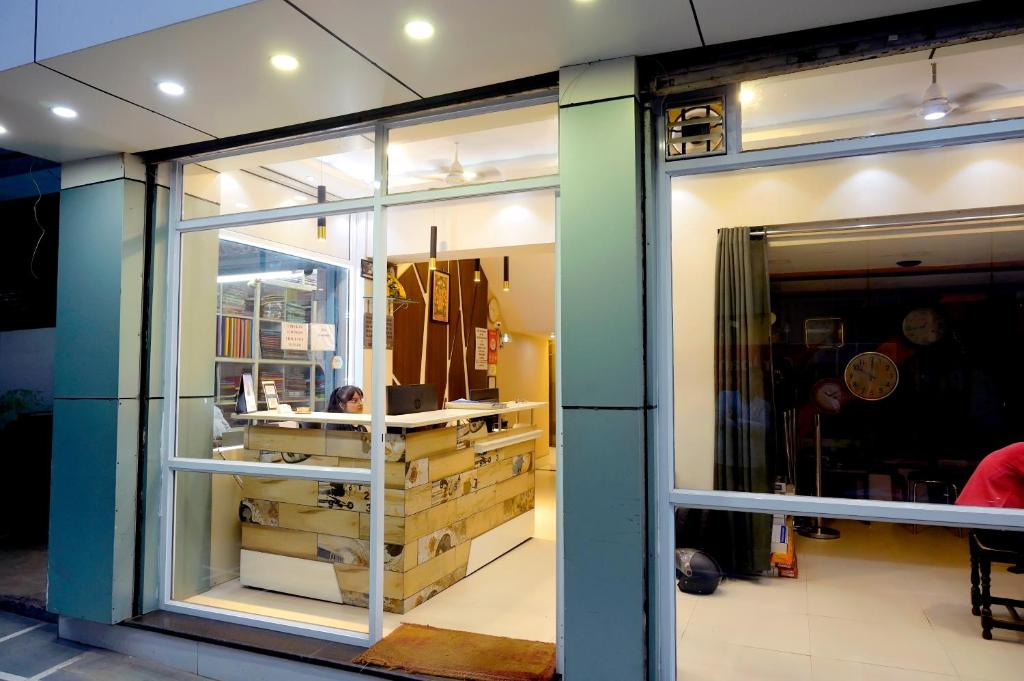 Subhash Hotel, Prayagraj