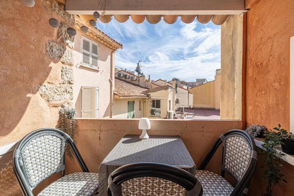 LE CONTEMPORAIN adorable avec petite terrasse, emplacement idéal dans le centre - 1