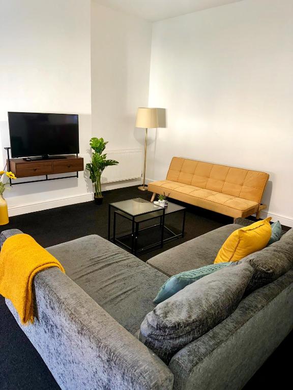 Large 2 bed apt in Peterborough city centre, Peterborough