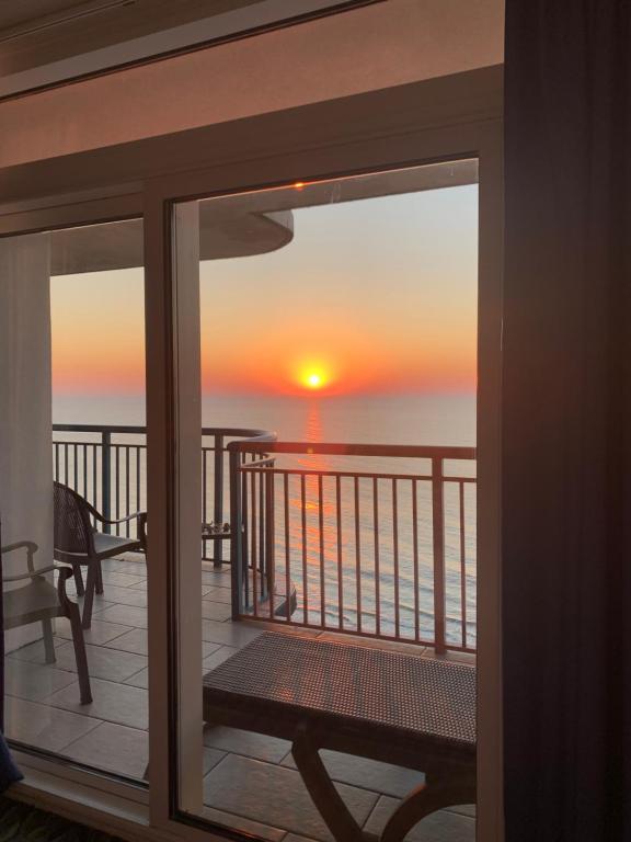 Paradise Resort, Unit 802, 4 Bedroom, 3 Bath, Direct Oceanfront, Myrtle Beach