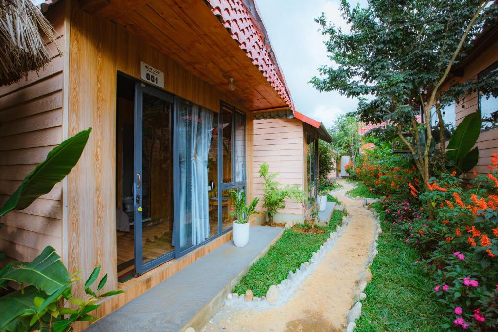Hoa Cuc Homestay Mang Đen