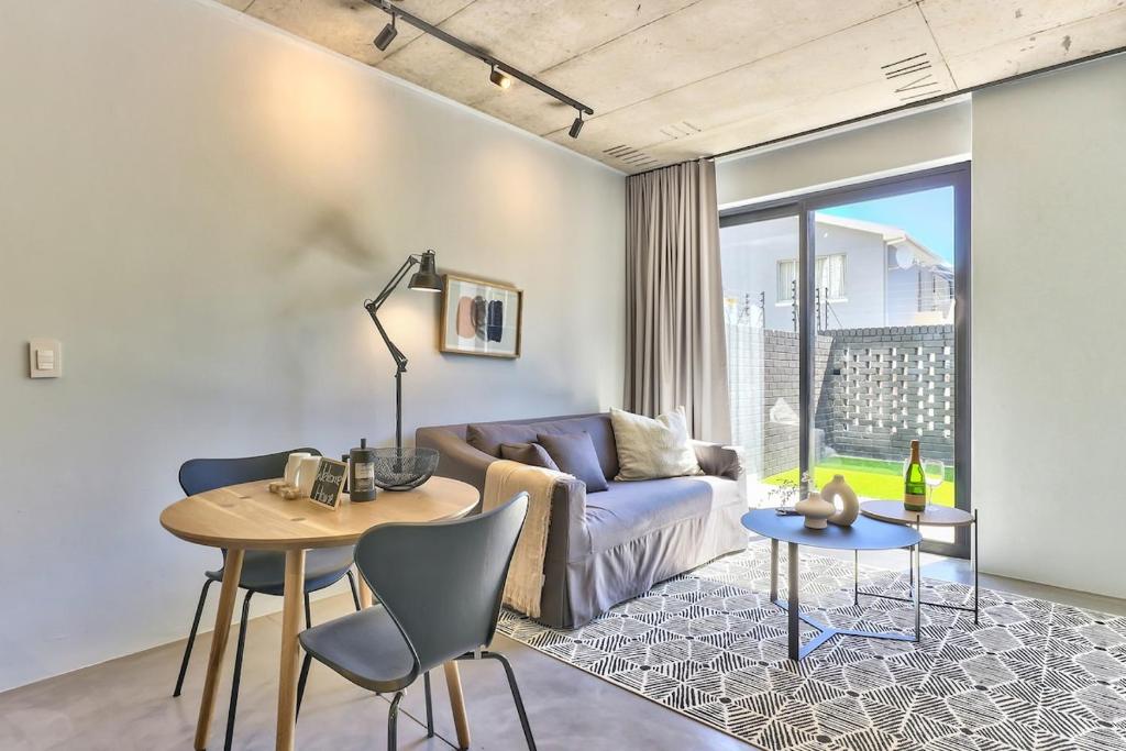 Secure, central, fast wifi, perfect family retreat, Cape Town