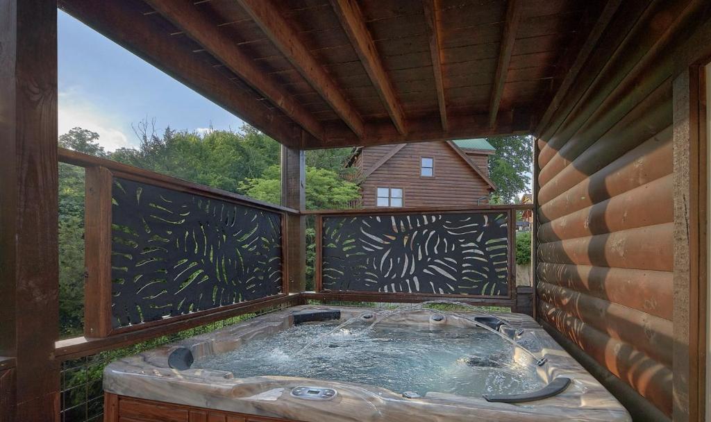 Experience Luxury and Serenity at 3 Little Bears Just Minutes from Top Attractions Private Indoor Pool Hot Tub, Pigeon Forge
