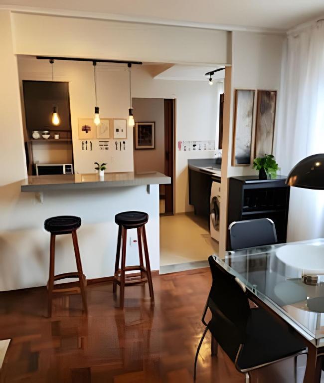 SUPERPRÁTICO-Amplo Apê com Garagem em bairro nobre, Auxiliadora