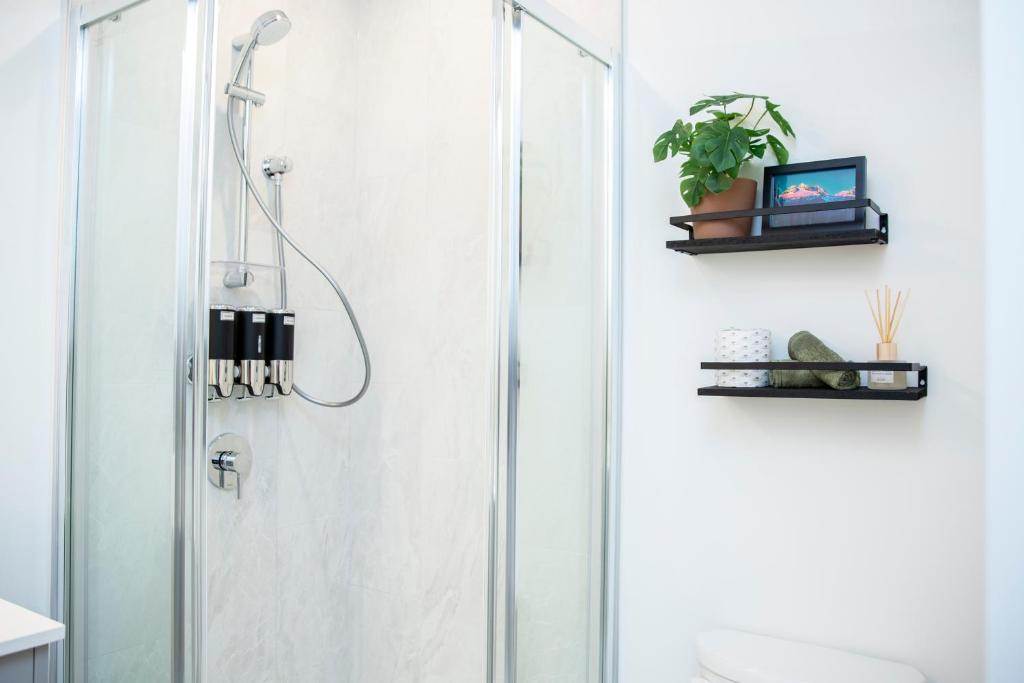 Cedar and Loam by Revelstoke Vacations, Revelstoke