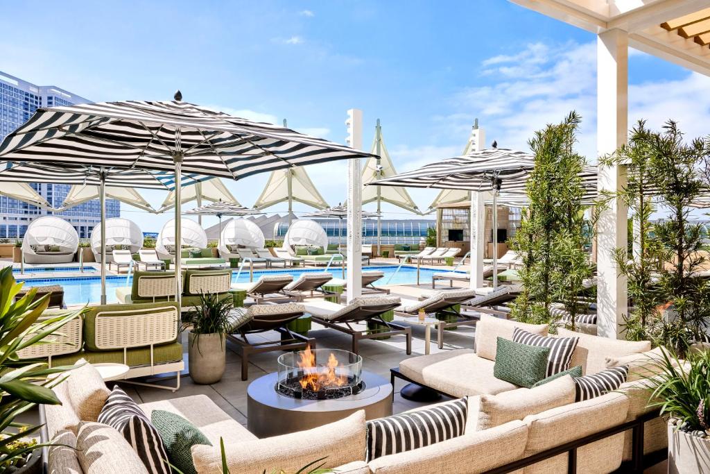 Exterior view, Omni San Diego Hotel at the Ballpark in San Diego (CA)