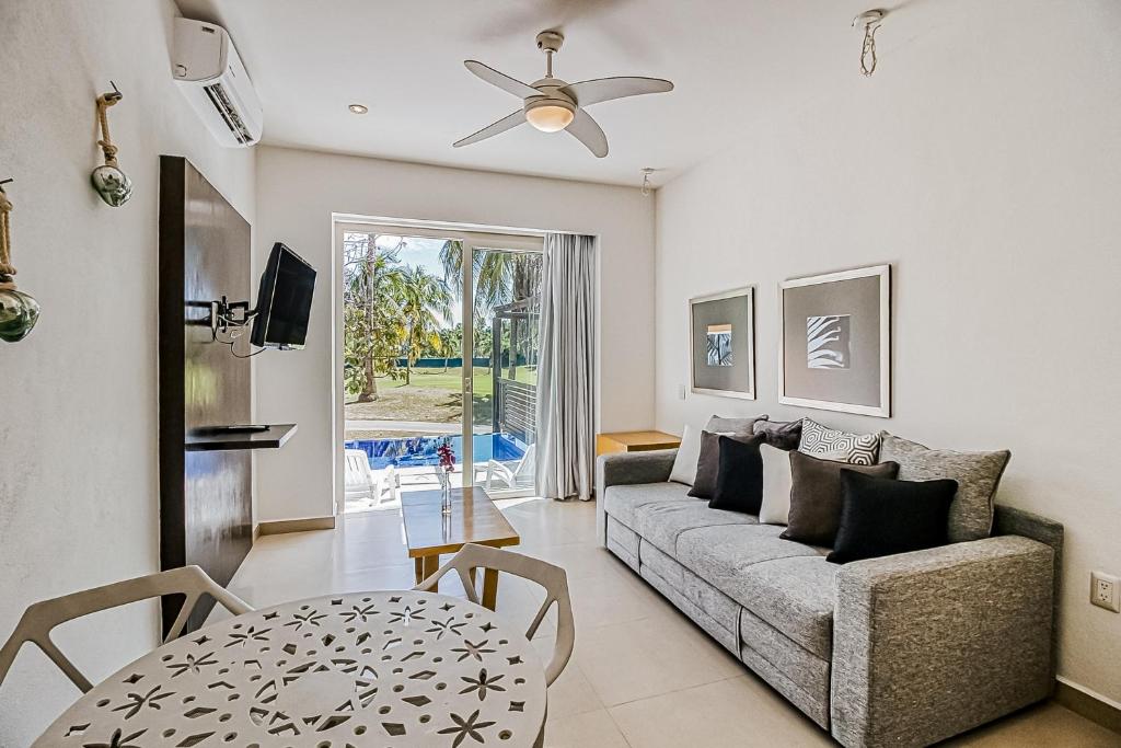 Taheima 2104B at El Tigre, Nuevo Vallarta