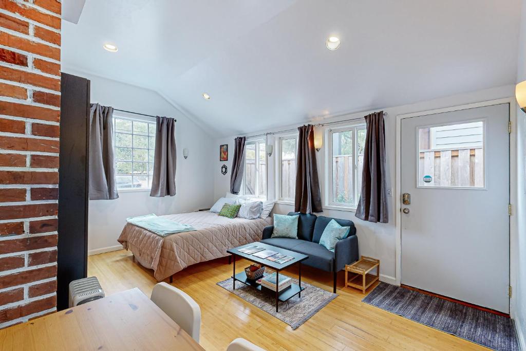 Rosie’s Retro River Flat, Portland