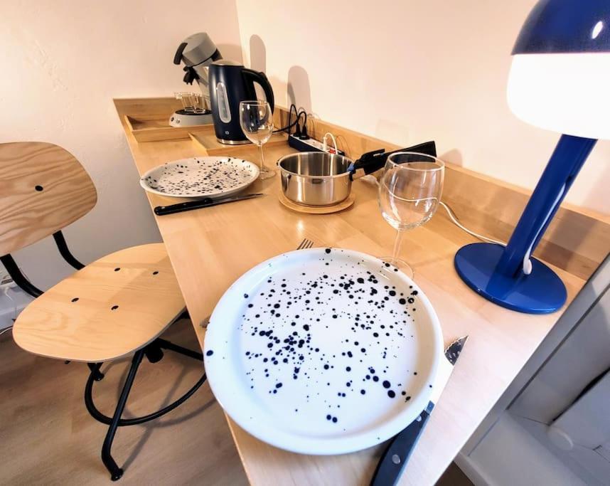 Studio cosy, rénové, bien situé, parking privé - 4