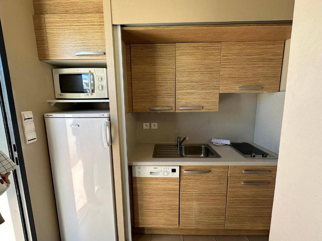 Beau studio 30m2, Piscine et jacuzzi au Jardin d'Eden, dédié aux couples, Village Naturiste - 4
