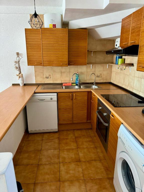 Fañabe Stunning Beachfront Penthouse Parque Royal Adeje Tenerife - 4