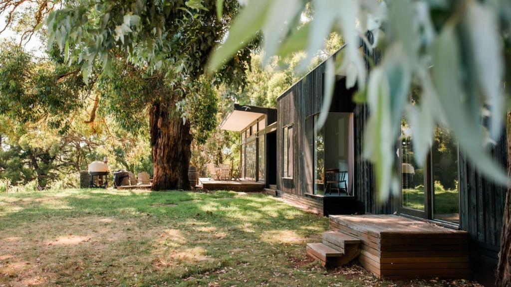 Bellas Block, Shoreham