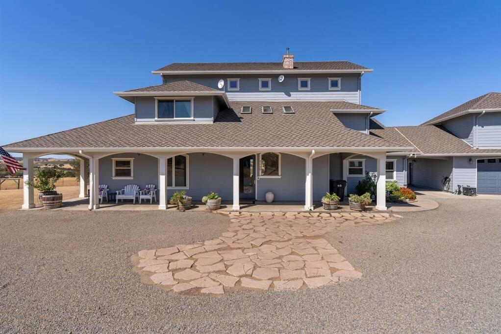 Whispering Oaks Manor-Pets Ok, Spa, Game room, Paso Robles