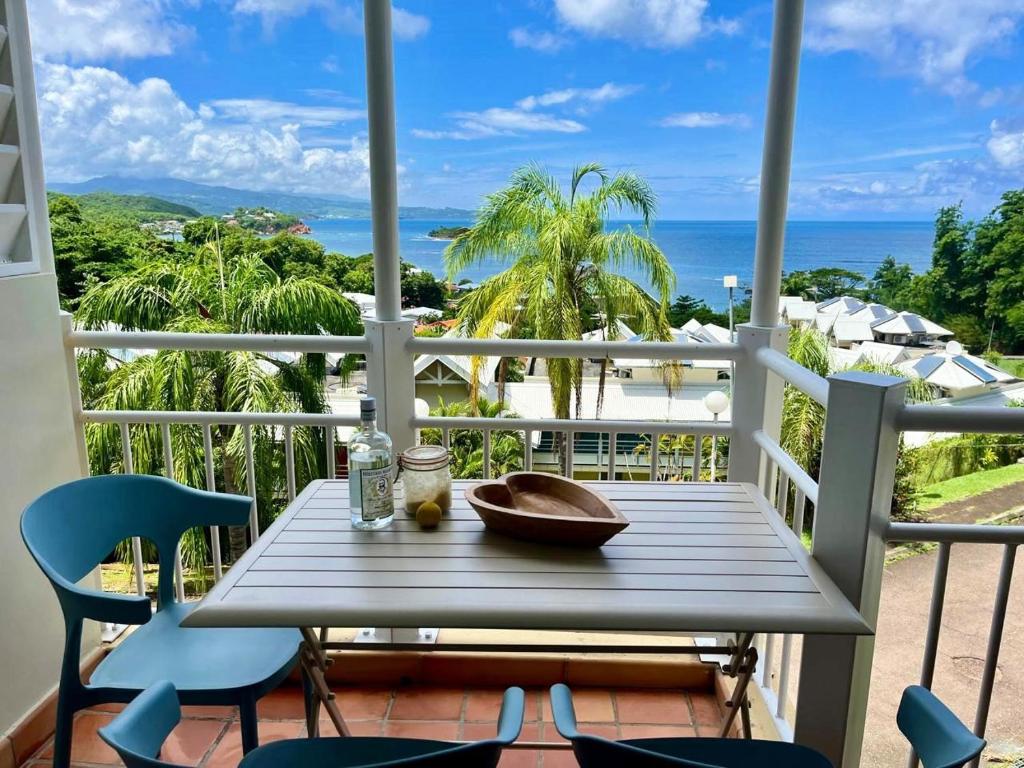 L'escale bleue, La Trinité