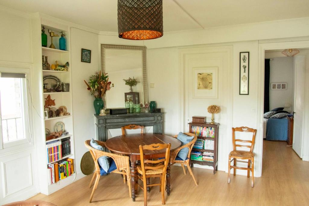 Seine-Front Apt in Stone House with parking and garden, Lacroix Island - 3