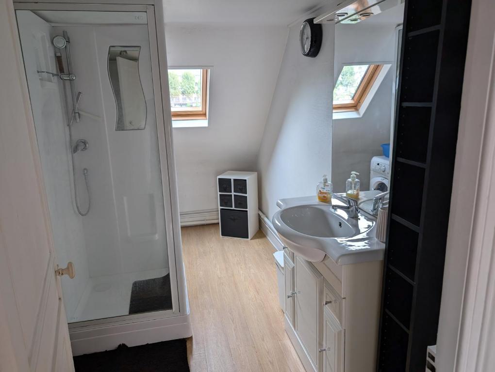 Seine-Front Apt in Stone House with parking and garden, Lacroix Island - 4