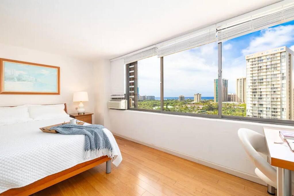 Entire condo in Waikiki - Ocean View 2 BR & 4 bed, Honolulu