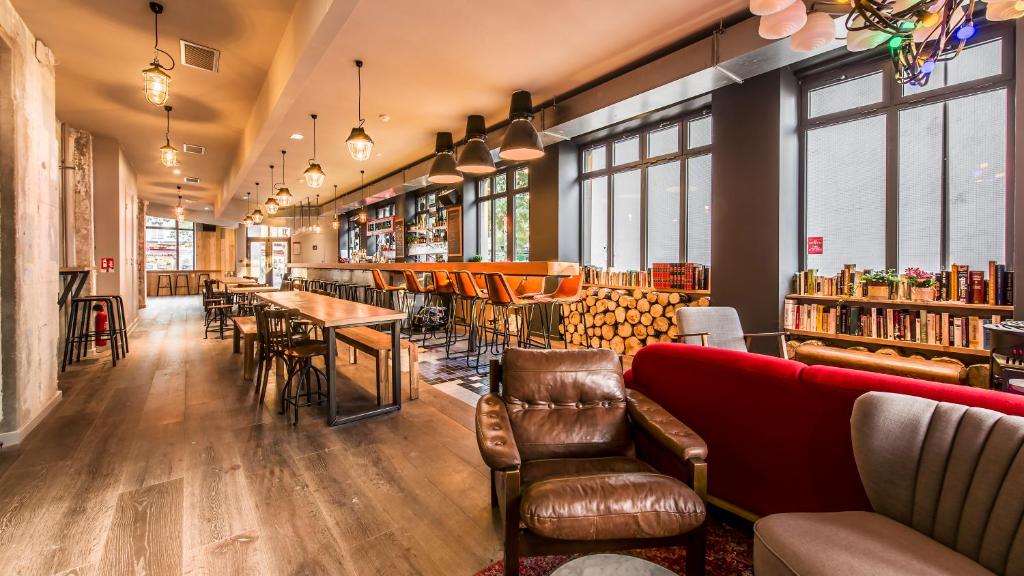 The People Paris Bellville