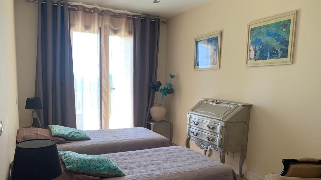 Chambre cosy Mustang avec piscine - Villa CasaEva - 2