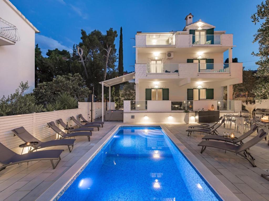 Apartment 5 km from Trogir s center, Trogir