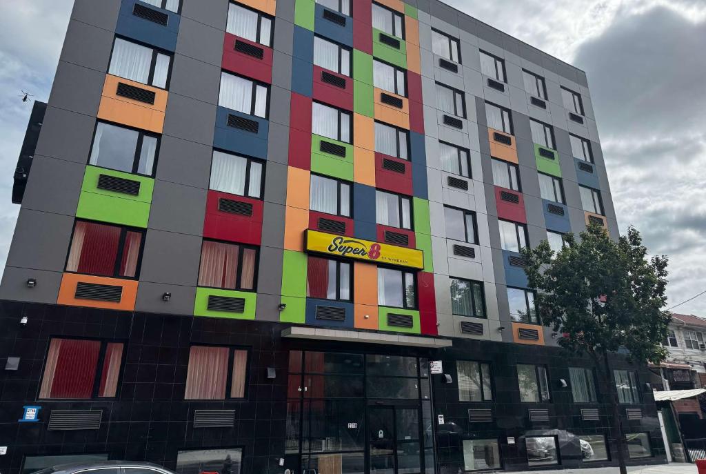 Super 8 by Wyndham Brooklyn Fulton Street Broadway Junction, Brooklyn