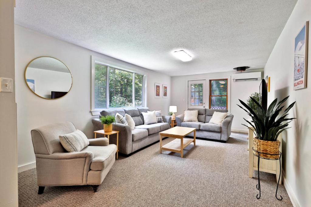 The Mendon Cottage - Charming Vermont Home Close to Pico, Ski Rental Deals!, Mendon