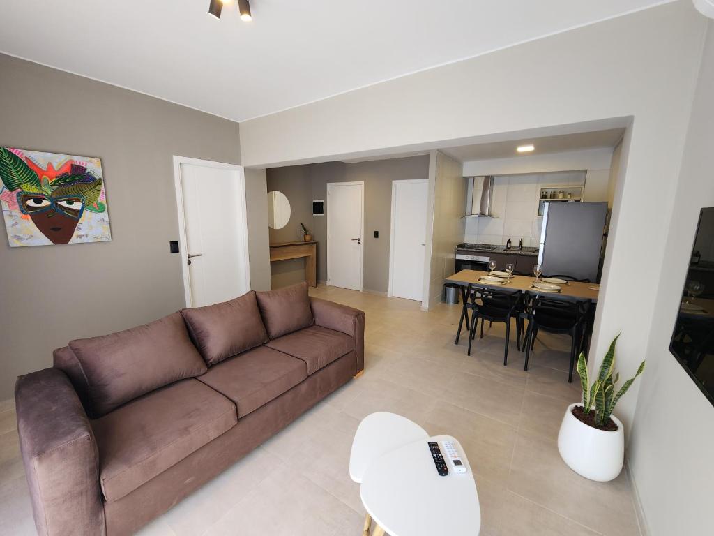 Departamento Emilio Jofré III - Céntrico con estacionamiento y dos baños - 1