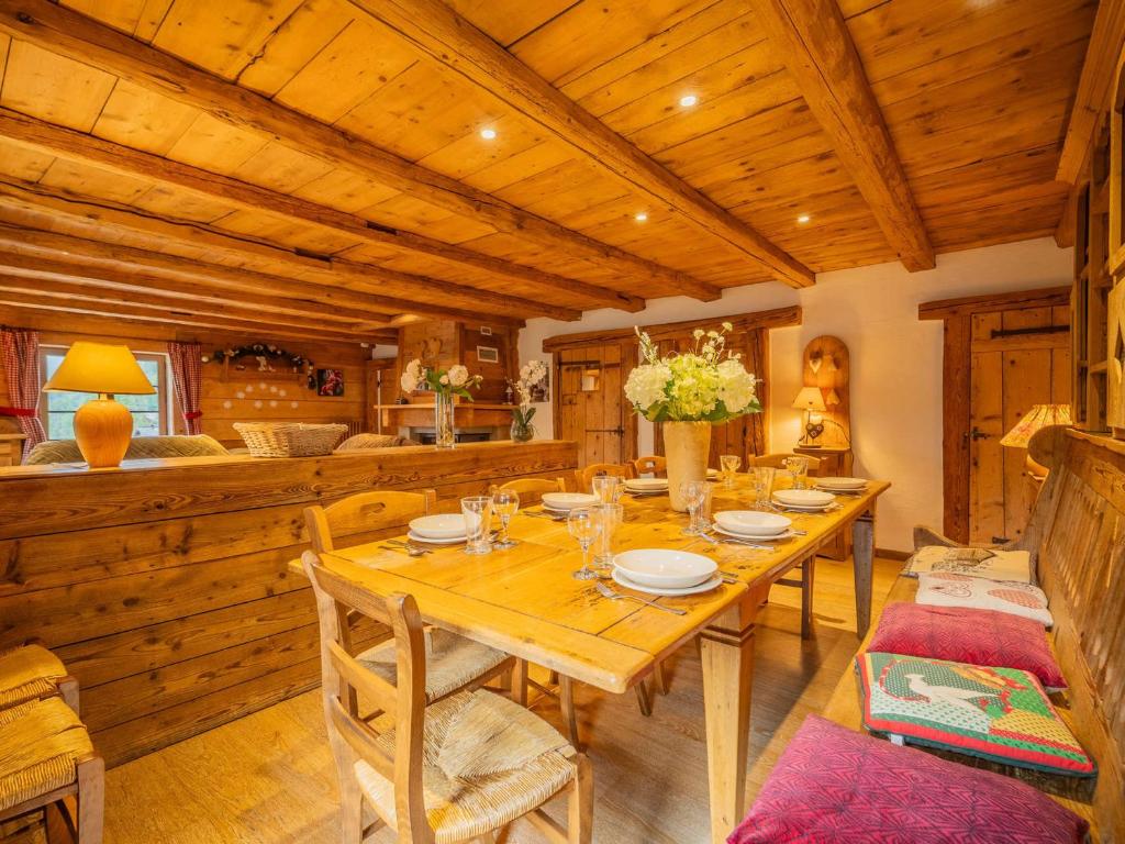 Spacieux appart 5 ch au cœur du village, charme savoyard, WiFi, cheminée décorative - FR-1-437-51 - 2