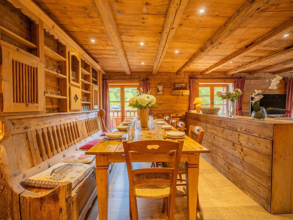 Spacieux appart 5 ch au cœur du village, charme savoyard, WiFi, cheminée décorative - FR-1-437-51 - 5