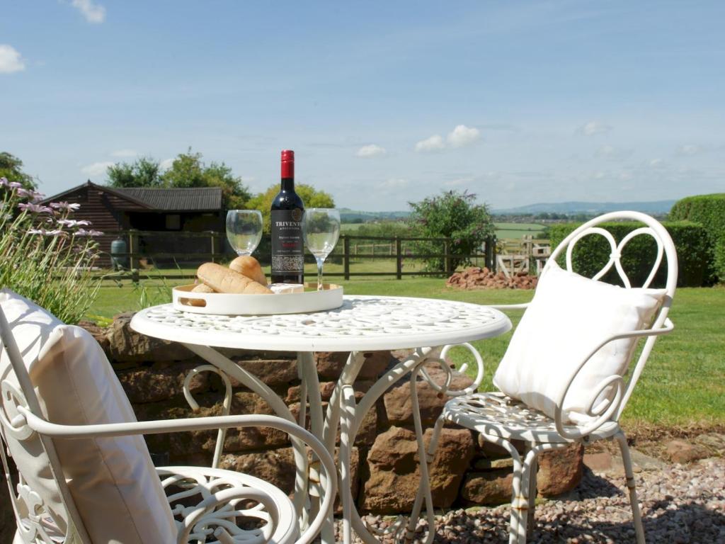 Beautiful Views Historic 16th Cent Barn Conversion Pass the Keys, Bridgnorth