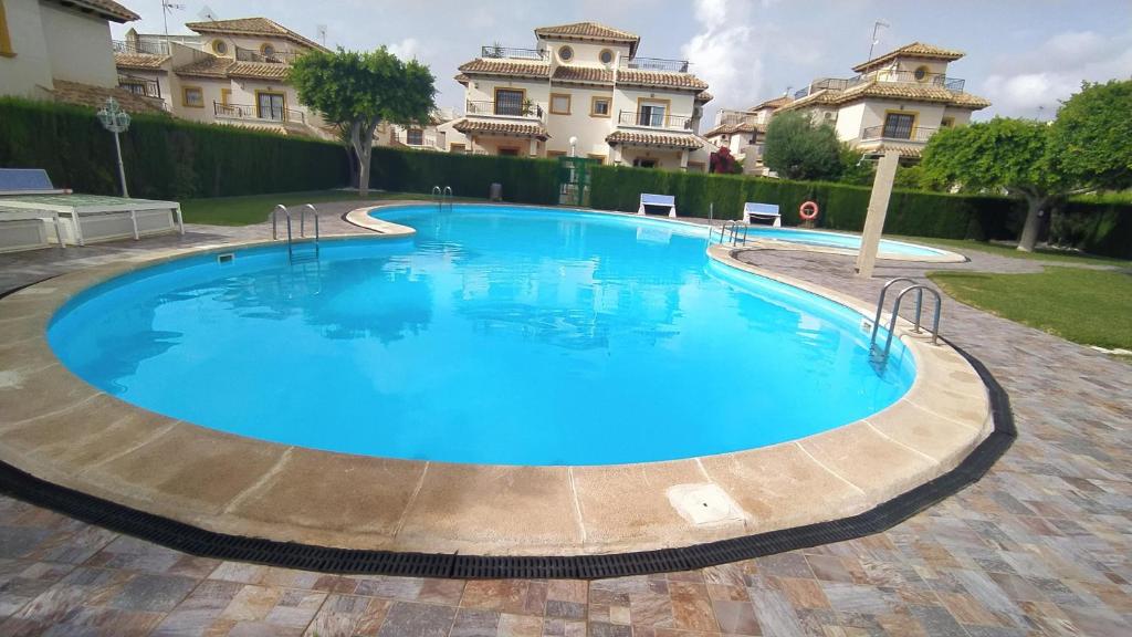 Comfortable apartment in Orihuela, 56 sq. m with shared pool., Orihuela