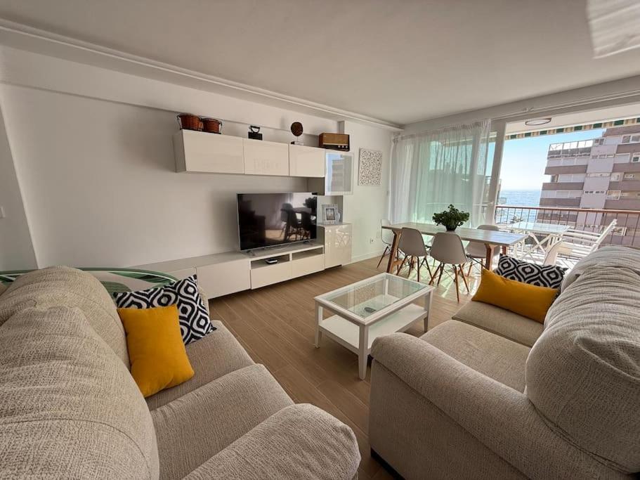 Piso en Carvajal, segunda línea de playa, Fuengirola