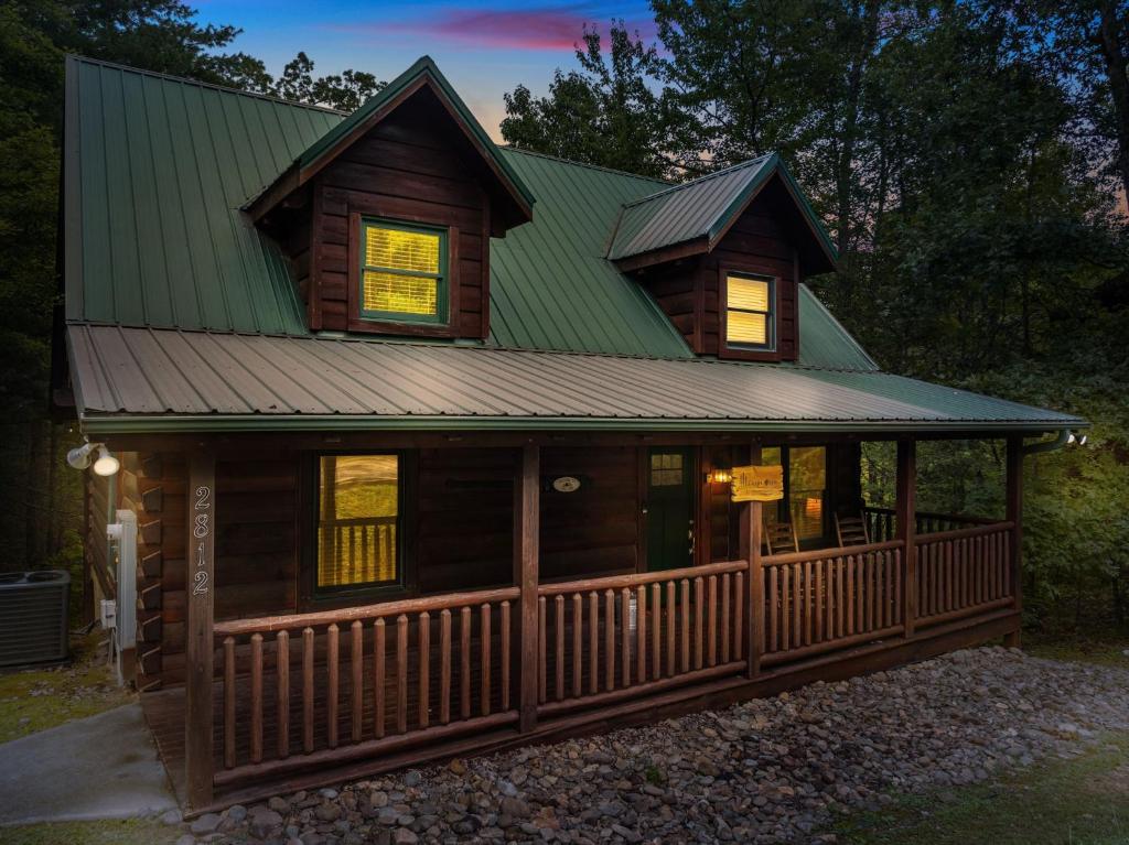 Elegant & Cozy Cabin Near Pigeon Forge, Sevierville