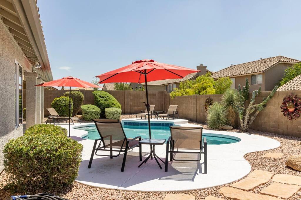 Cave Creek Classy 4 bedrooms, Heated pool, pool table, Cave Creek
