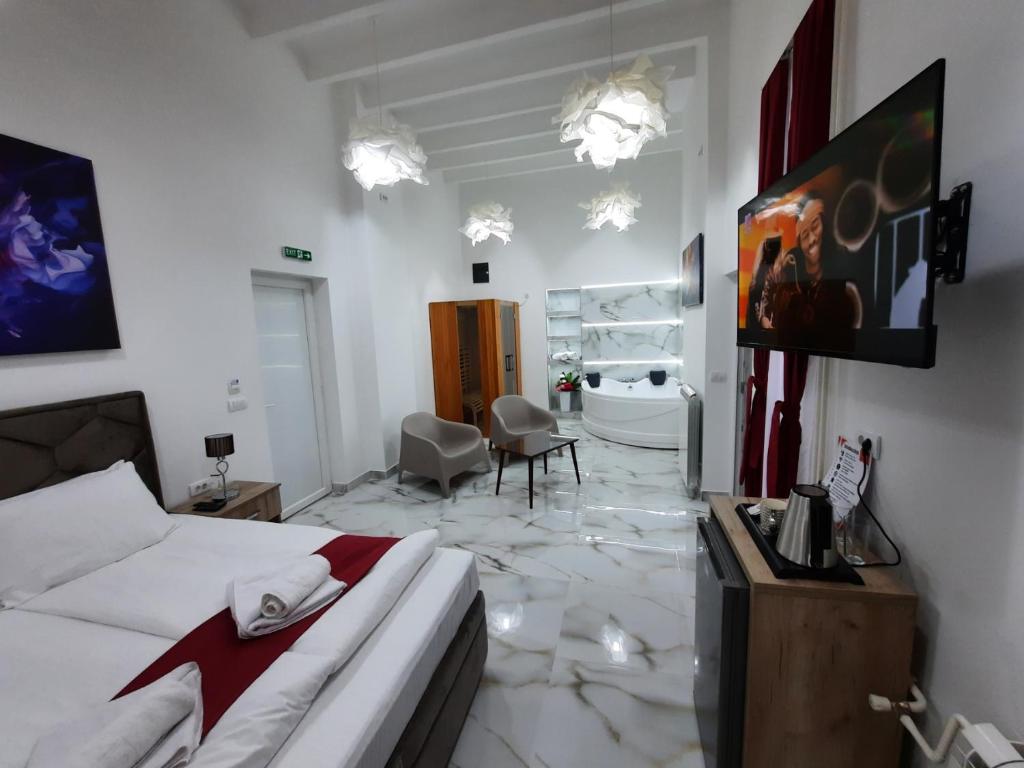 Authentic Belgrade Centre - 3 Luxury Suites in One Space - Hot Tub and Sauna - 1