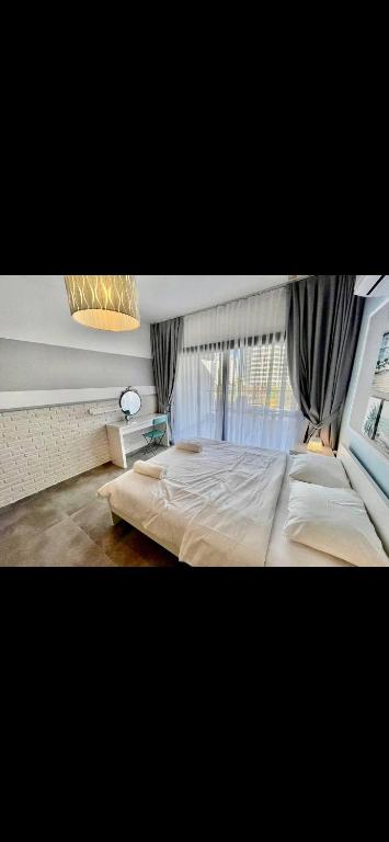 Caesars Studio Flat, İskele