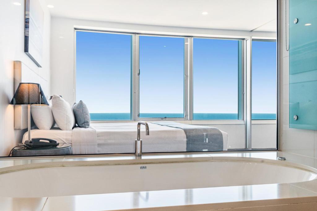 Bathroom, Q1 Resort and Spa in Gold Coast