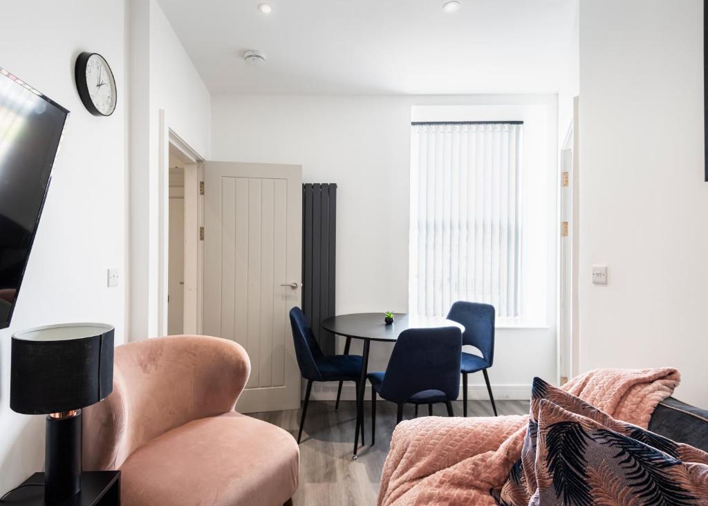 Cozy Vibes Refined 2BR Flat, Bury