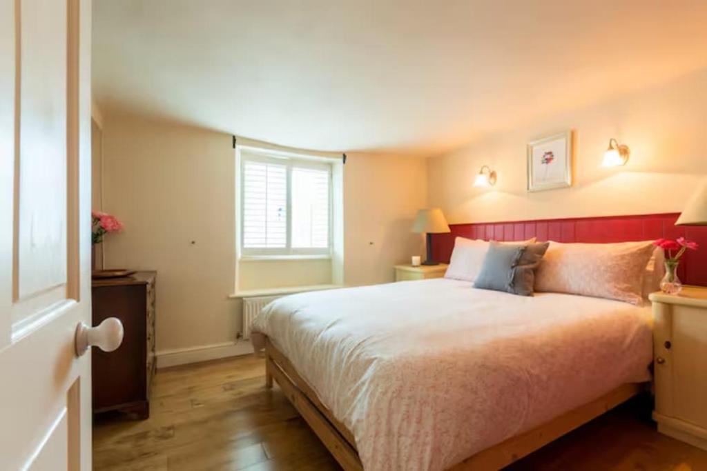 Charming stone cottage in the heart of Tetbury, Tetbury