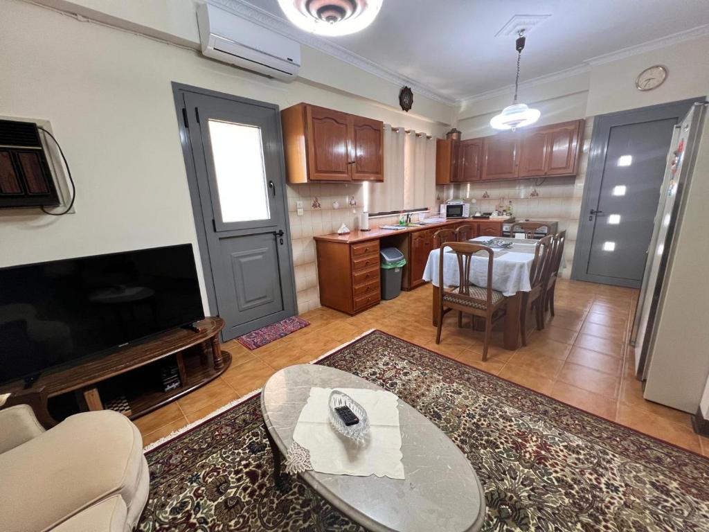 The Captain's Nest, Sparta