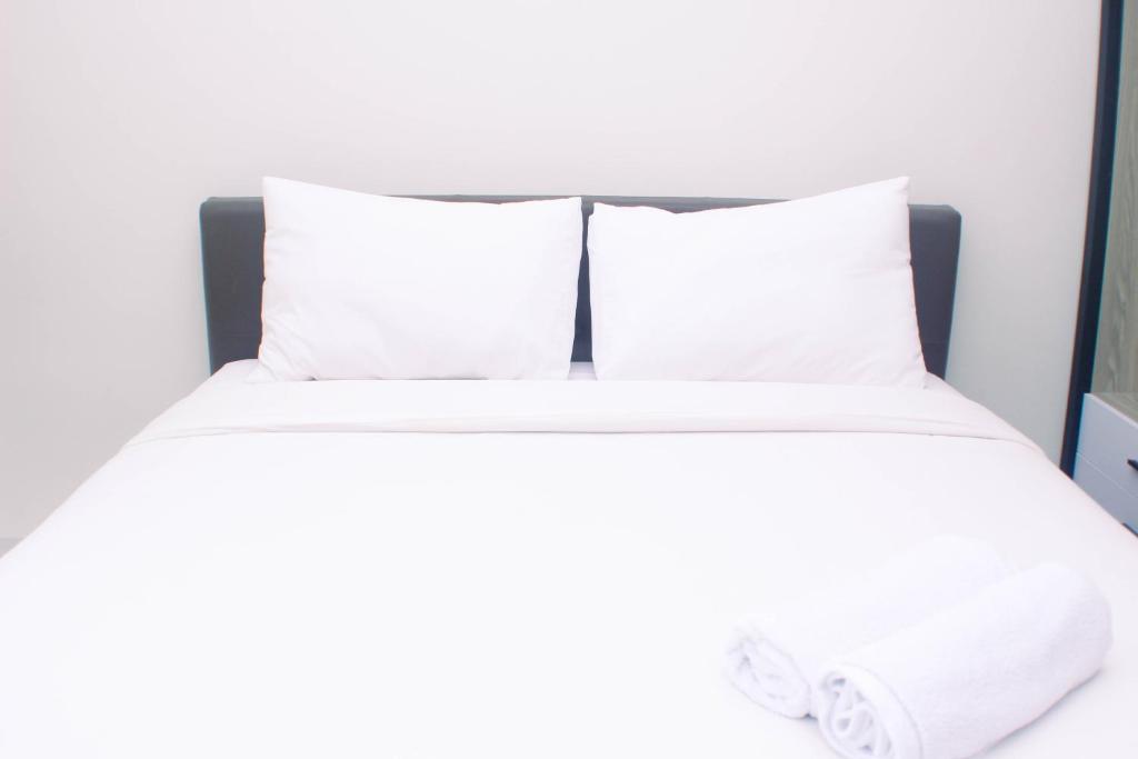 Homey and Minimalist Studio at Vasanta Innopark Apartment By Travelio, Cikarang