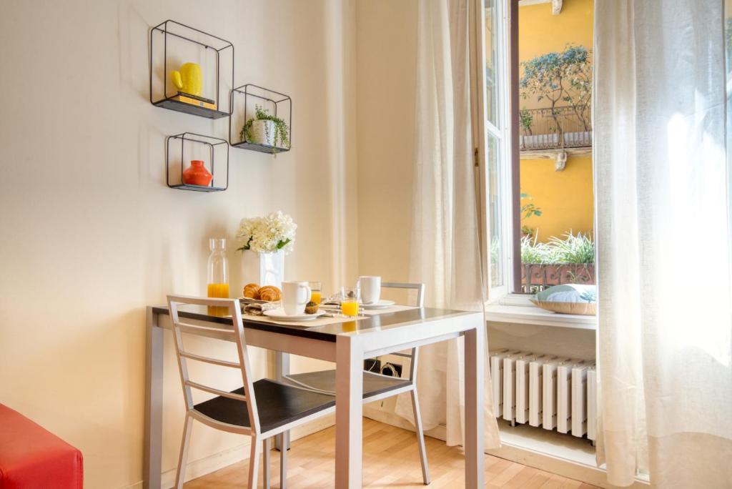 GuestHost - DeAngeli Nest romantico bilocale di design in zona De Angeli, rinnovato e accessoriato - 3