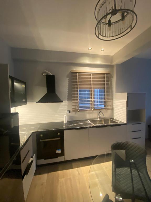 Kostas lux Apt, Korfu