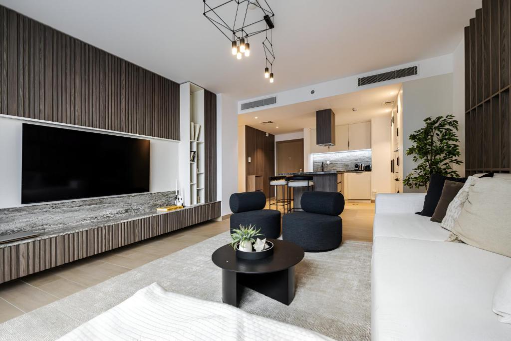 Full Sea and Pool View 1BR Le Pont Bldg3, Dubai