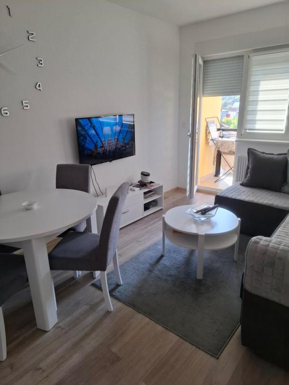 Tri Palme 2, Banja Koviljača