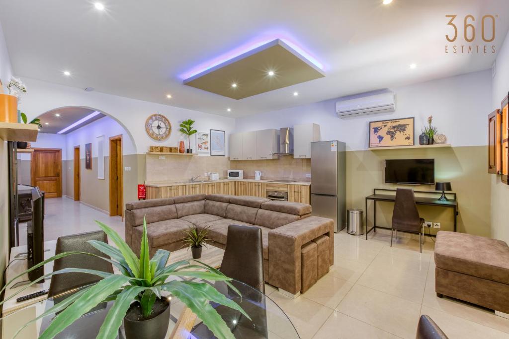 Modern 2BR Apt with backyard in vibrant St Julians by 360 Estates, St Julian's