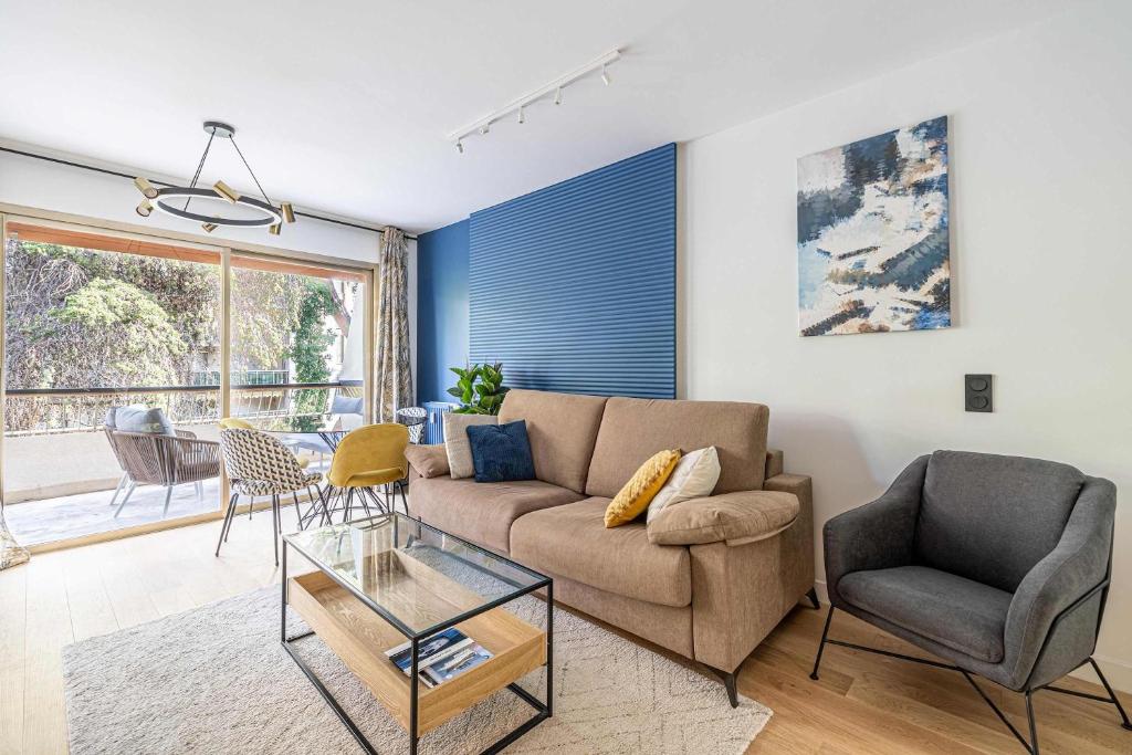 LE FLEURI avec terrasse, à côté du Martinez, idéal pour un séjour plaisant, Cannes